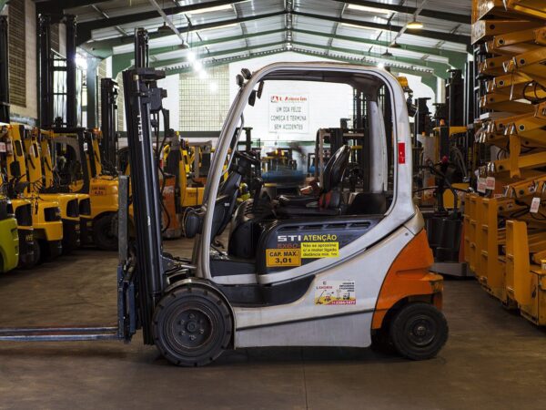 Empilhadeira Elétrica Contrabalançada 3.0 ton