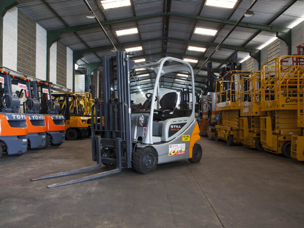 Empilhadeira Elétrica Contrabalançada 2.0 ton